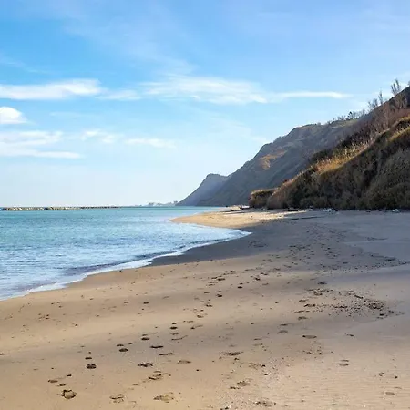 Leccino Tra Collina E Mare By Yohome